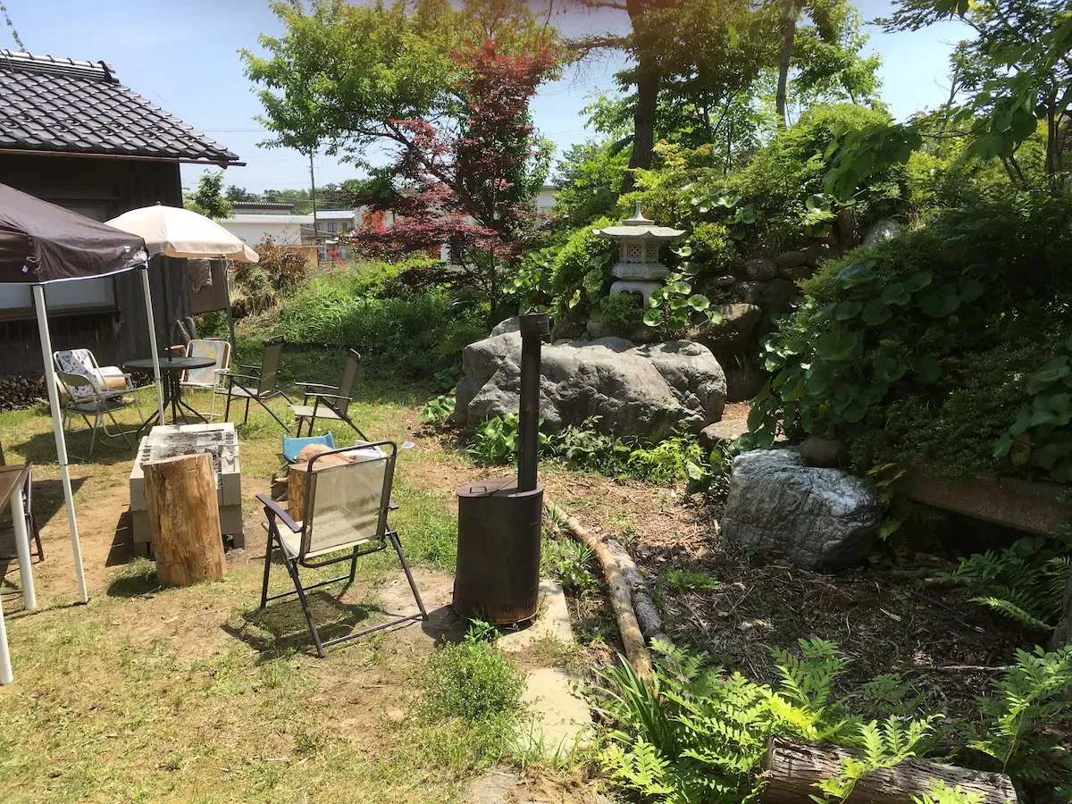 中庭の炭火BBQ